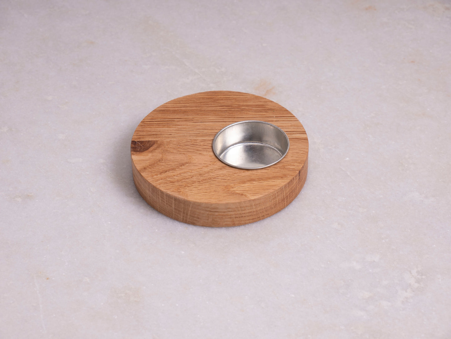 Ronde eiken wierookhouder en theelicht